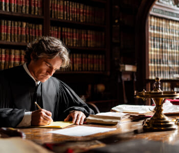 Трасты и частные фонды в Лабуане