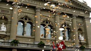 Банки Швейцарии заморозили счета Виктора Вексельберга